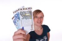 Eine Bildungsinitiative soll das Wissen von Jugendlichen über Geld und Wirtschaft verbessern.