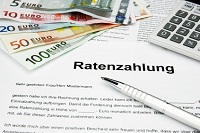 Durch den weiterhin niedrigen Euro-Leitzins bleiben auch die Zinsen für Verbraucherkredite auf einem Rekordtief.