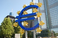 Euro-Symbol vor der Europäischen Zentralbank