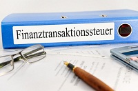 Finanztransaktionssteuer-Ordner mit Stift. 