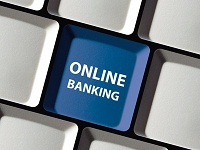 Computertastatur mit Taste für Onlinebanking: Aus Sorge um die Sicherheit verzichten viele Verbraucher auf das bequeme Onlinebanking. 