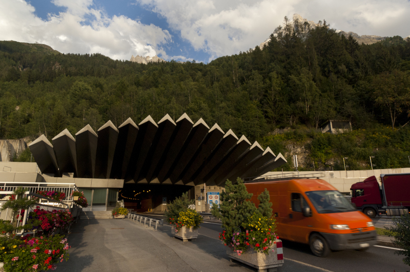 Tunnel Eingang Mont Blanc