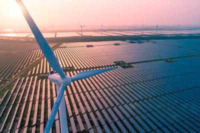 Neue Regelungen führen zu niedrigeren Strompreisen in den von Wind- und Solarenergie geprägten Regionen Nord- und Ostdeutschlands.