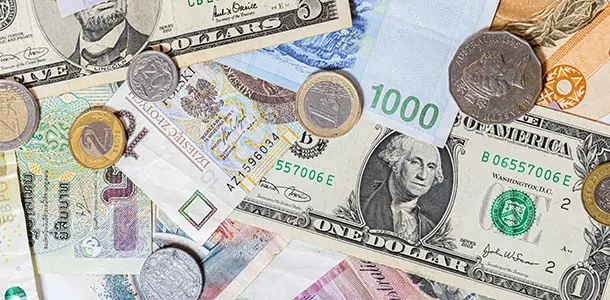 Verschiedene Fremdwährungen verschiedene Scheine und Münzen